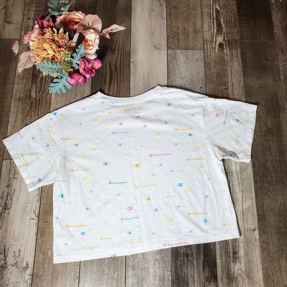 Champion Women's Cropped White Mult-Color Logo Print T-Shirt Size Small EUC - Picture 14 of 15
